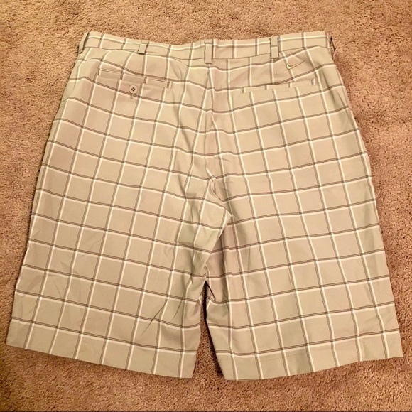 Nike Golf Shorts - Picture 2 of 3
